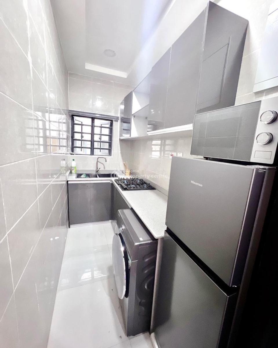 Beautifully Furnished 1 Bedroom Apartment with Pool, Elevator, Lekki Phase 1, Lekki, Lagos, Flat / Apartment Short Let