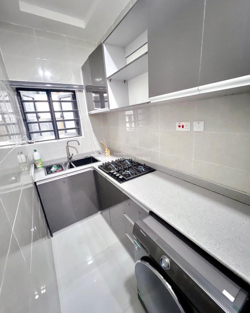 Beautifully Furnished 1 Bedroom Apartment with Pool, Elevator, Lekki Phase 1, Lekki, Lagos, Flat / Apartment Short Let