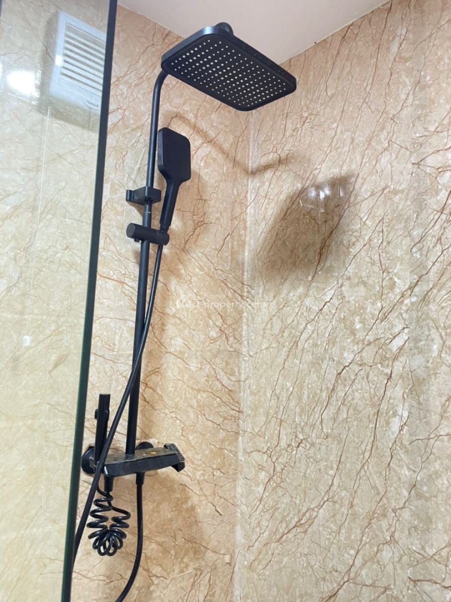 Luxurious and Spacious 2 Bedroom Apartment in a Secured Estate, Lekki Phase 1, Lekki, Lagos, House Short Let