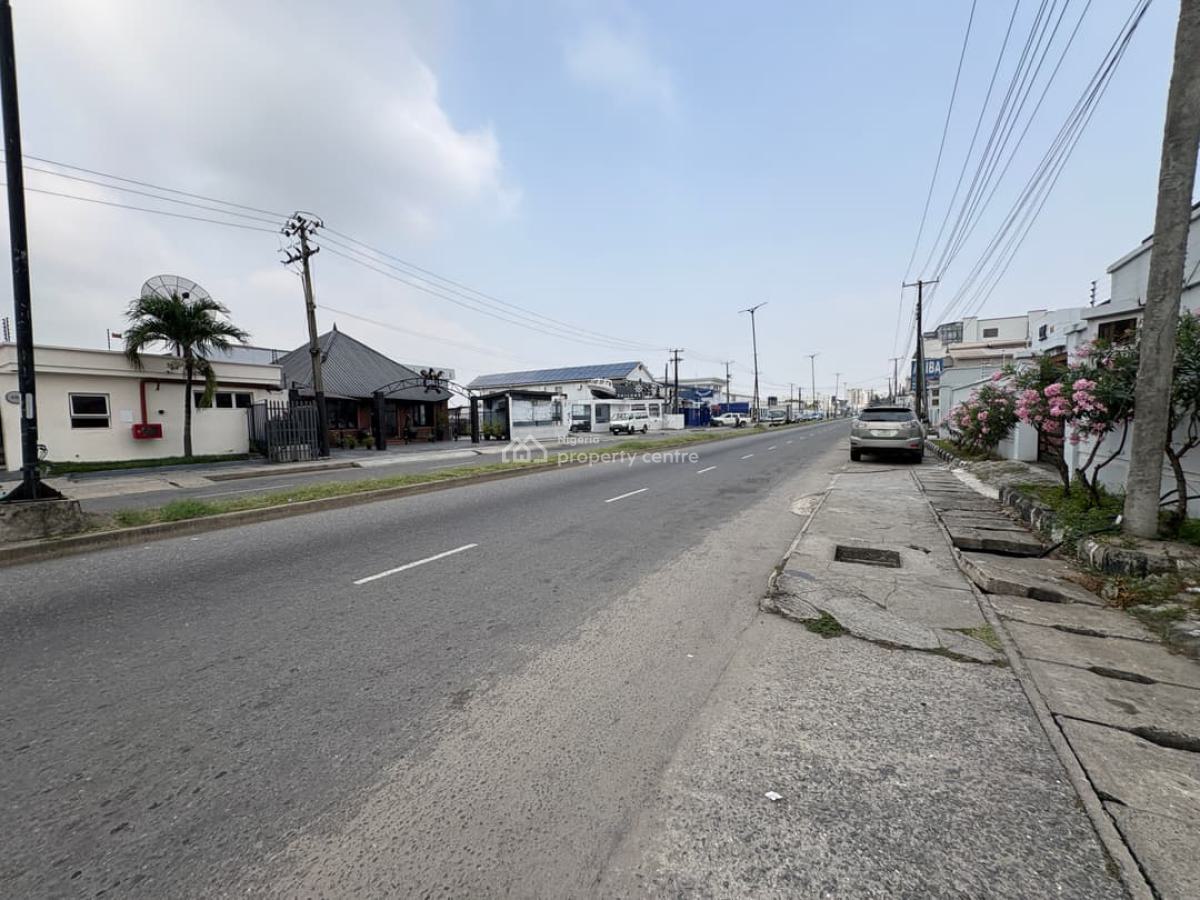 Shop Space, Admiralty Road Lekki Phase 1, Lekki, Lagos, Office Space for Rent