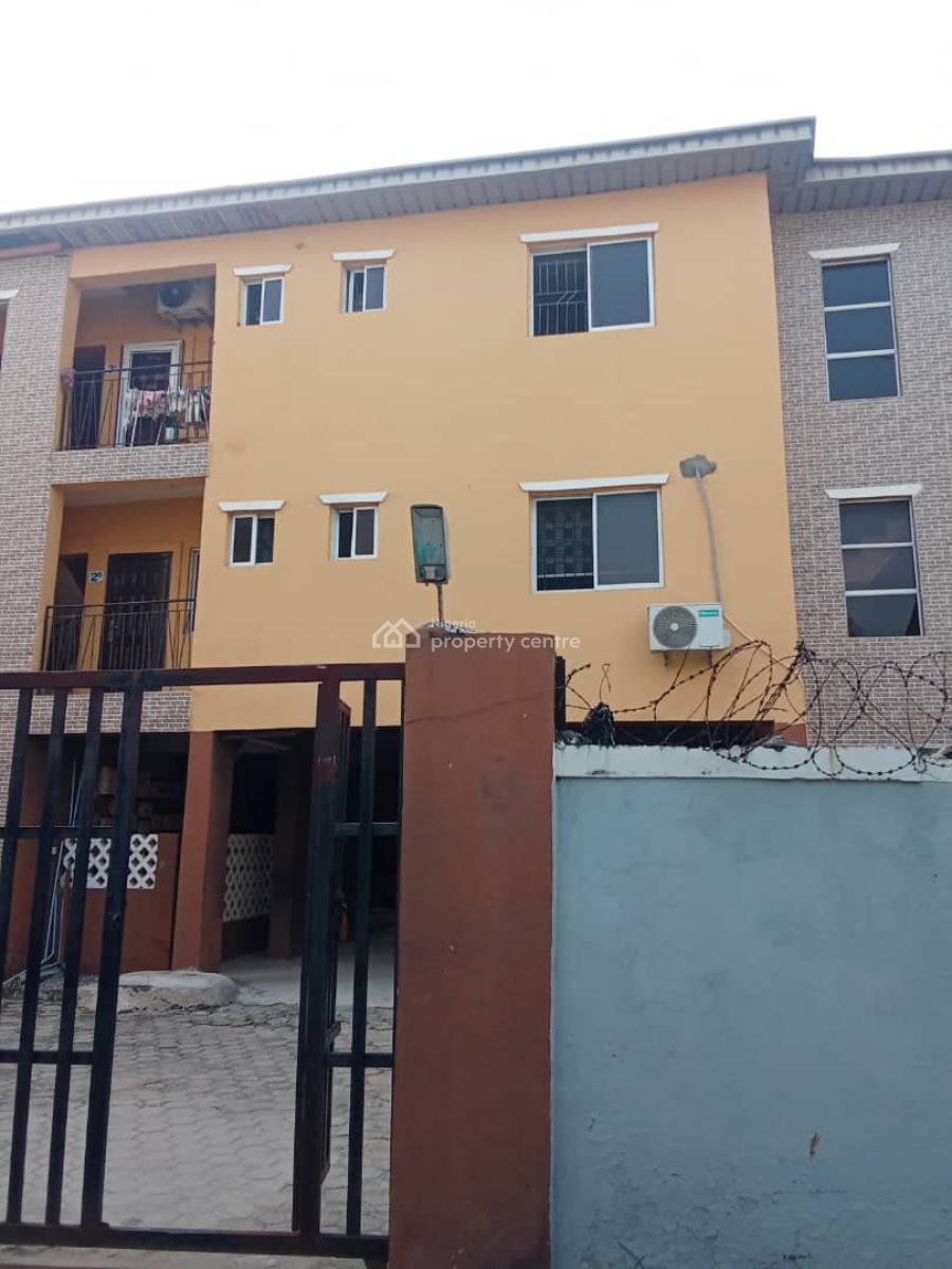 a Well-maintained 3 Bedroom Flat Located in The Serene and Secure Ikat, Ikate Elegushi, Lekki, Lagos, Flat / Apartment for Rent