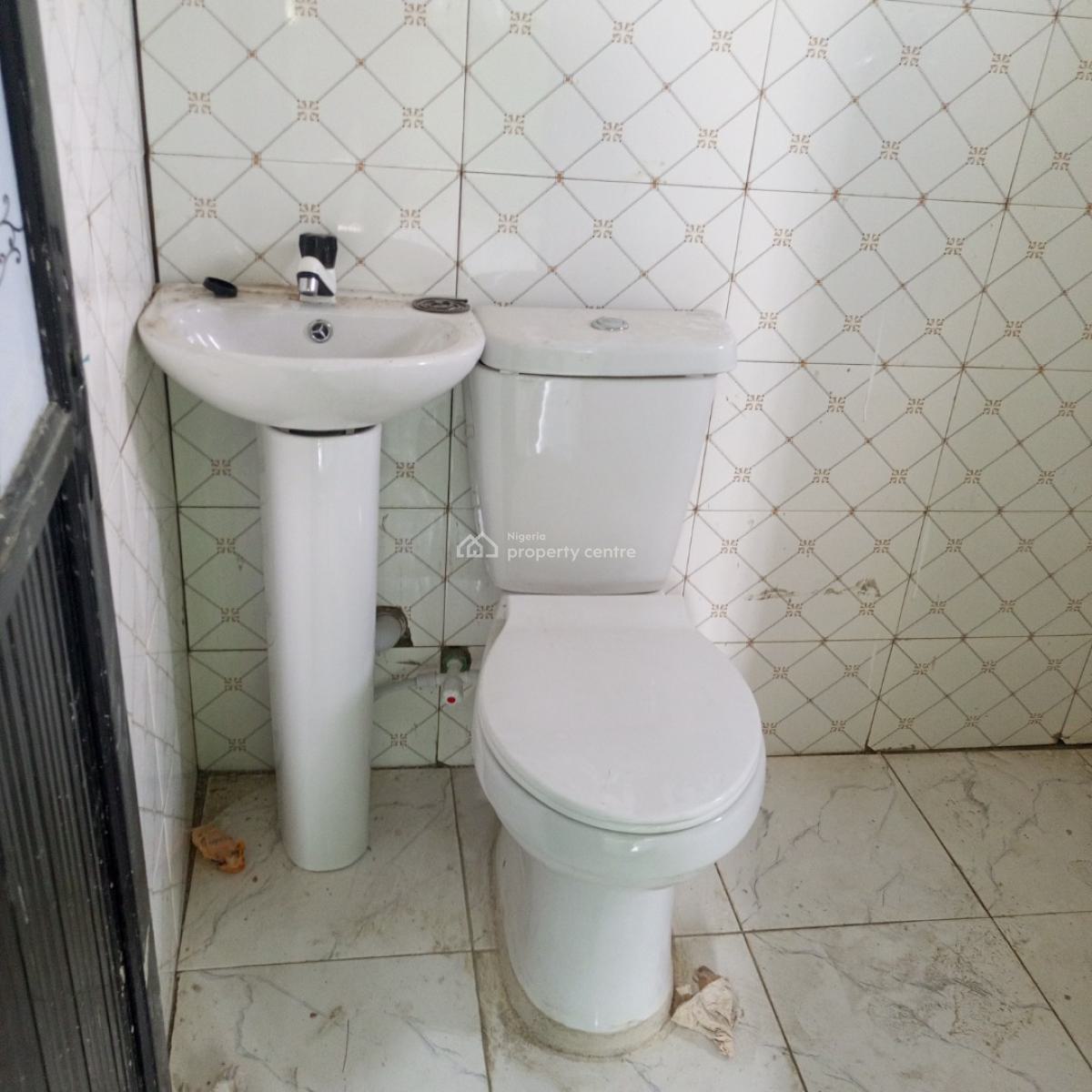 Newly Built and Spacious 3 Bedroom Apartment, Mobil Road Ilaje, Ilaje, Ajah, Lagos, Flat / Apartment for Rent