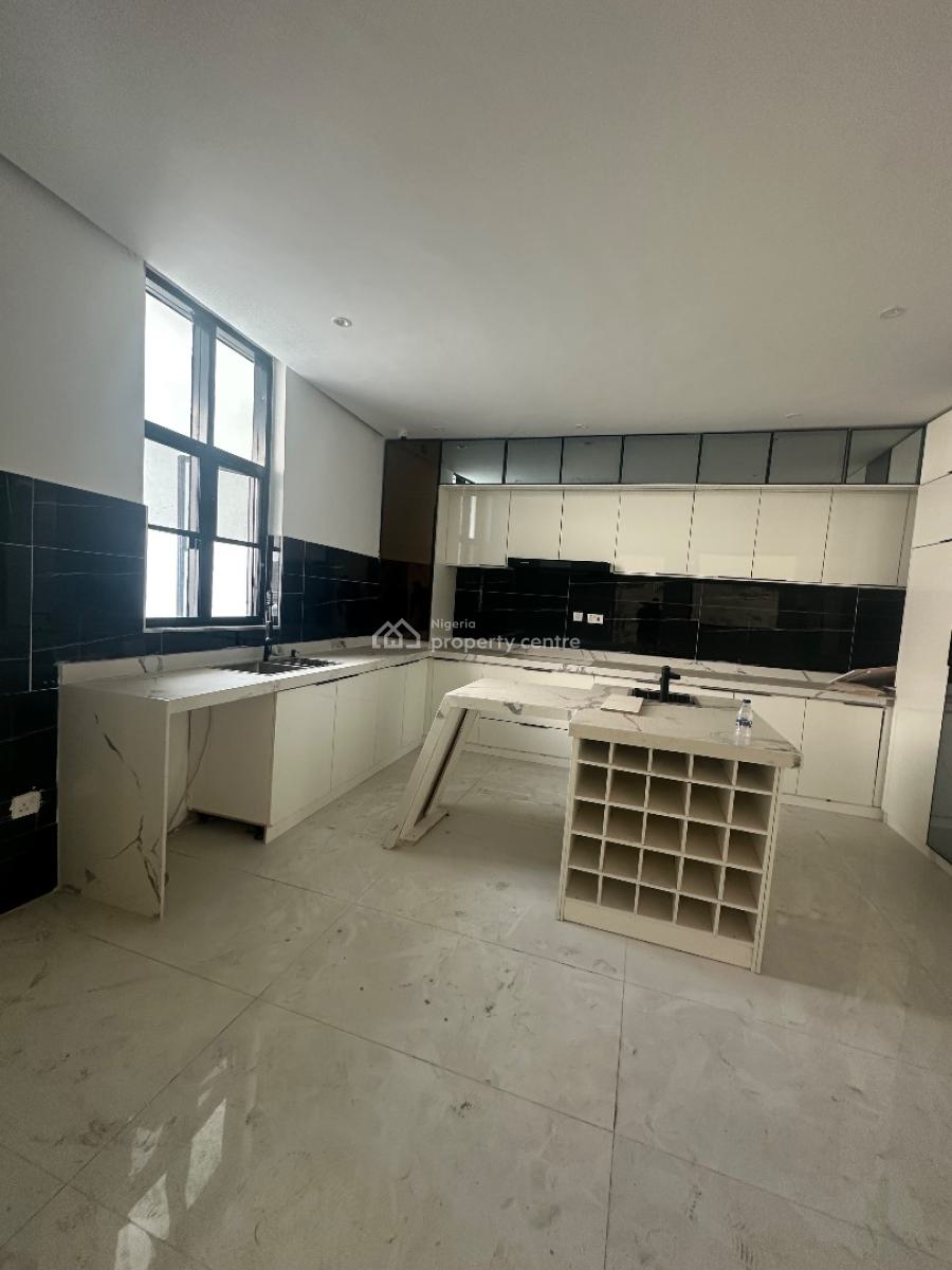 4 Bedroom Apartment, Ilasan Lekki, Ilasan, Lekki, Lagos, Flat / Apartment for Sale