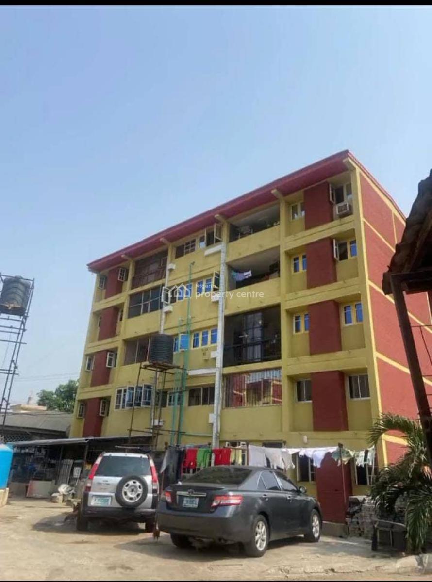 3bedroom Flat Apartment Available  at Iponri E, Surulere, Lagos, Flat / Apartment for Sale
