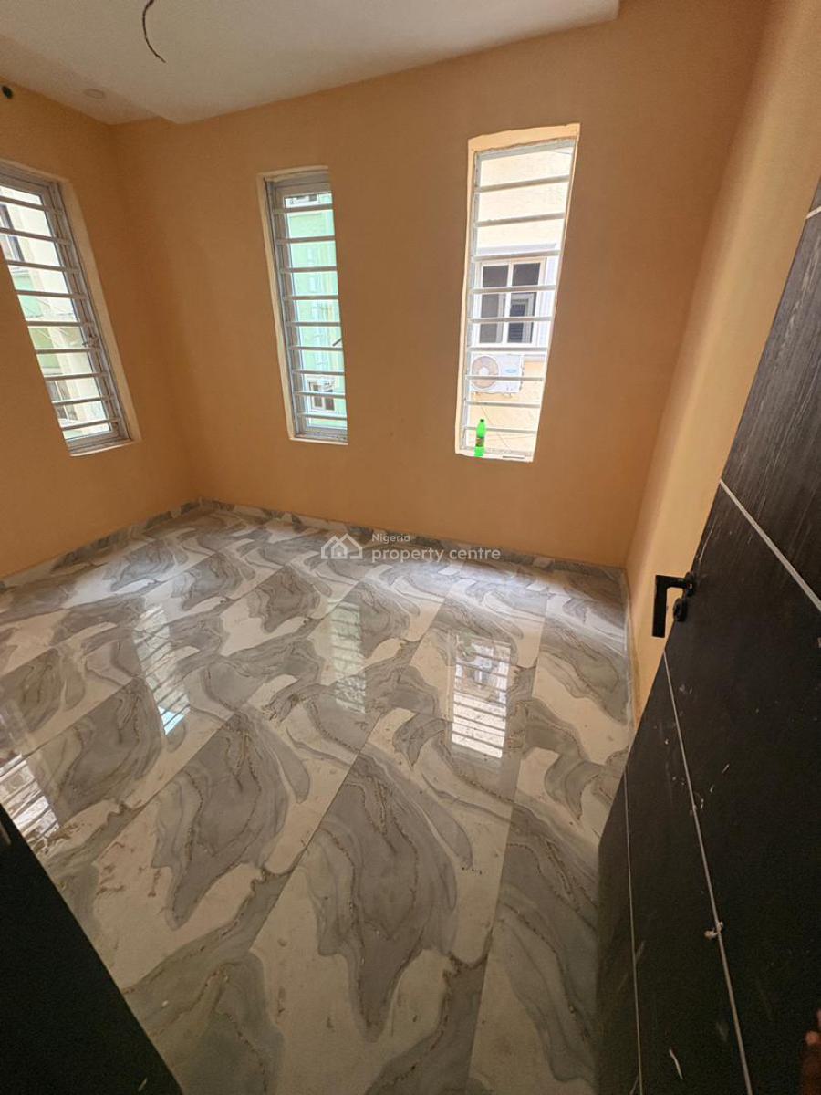 2bedroom in a Serene Environment, Alagomeji Yaba Lagos, Alagomeji, Yaba, Lagos, Flat / Apartment for Rent