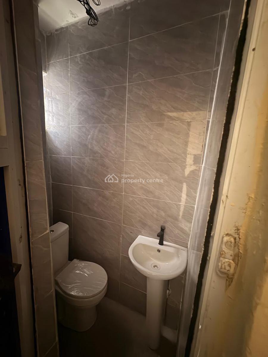 2bedroom in a Serene Environment, Alagomeji Yaba Lagos, Alagomeji, Yaba, Lagos, Flat / Apartment for Rent