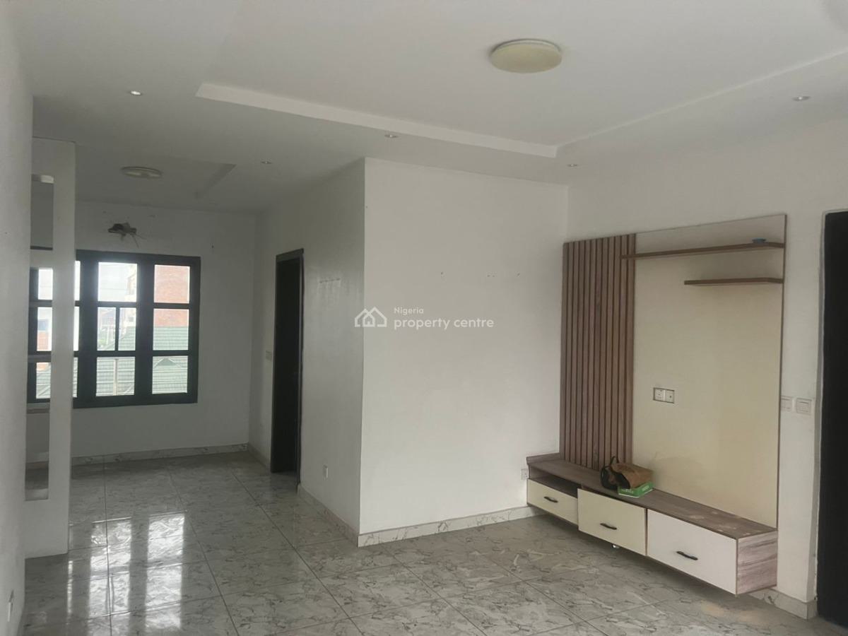 Standard 2 Bedroom Apartment, Lekki Phase 1, Lekki, Lagos, Flat / Apartment for Rent