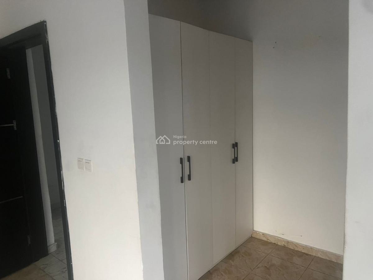 Standard 2 Bedroom Apartment, Lekki Phase 1, Lekki, Lagos, Flat / Apartment for Rent