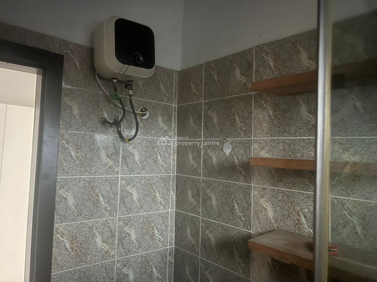 Standard 2 Bedroom Apartment, Lekki Phase 1, Lekki, Lagos, Flat / Apartment for Rent