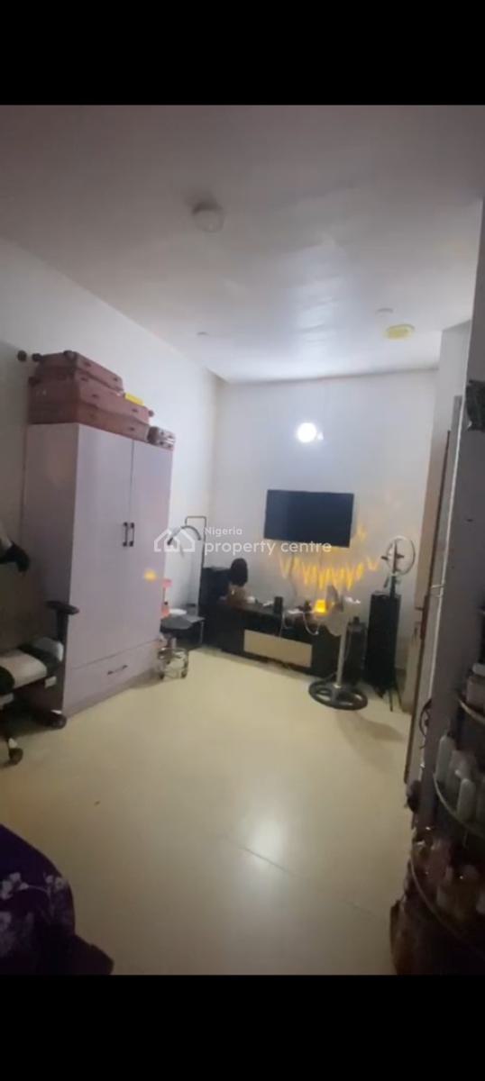a Room in a Shared Apartment Upstairs Sharing Only Kitchen, Southlake Home Estate Ugochukwu Oji Off Spg Ologolo, Lekki, Lagos, Self Contain (single Rooms) for Rent