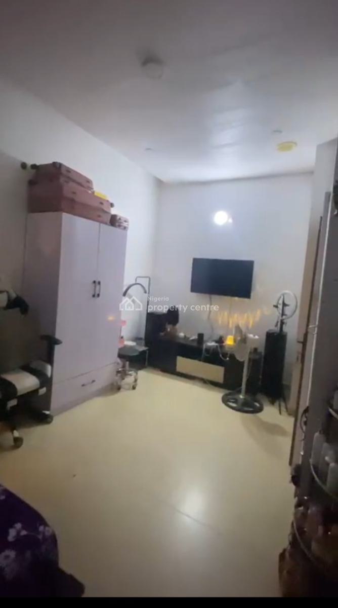 a Room in a Shared Apartment Upstairs Sharing Only Kitchen, Southlake Home Estate Ugochukwu Oji Off Spg Ologolo, Lekki, Lagos, Self Contain (single Rooms) for Rent