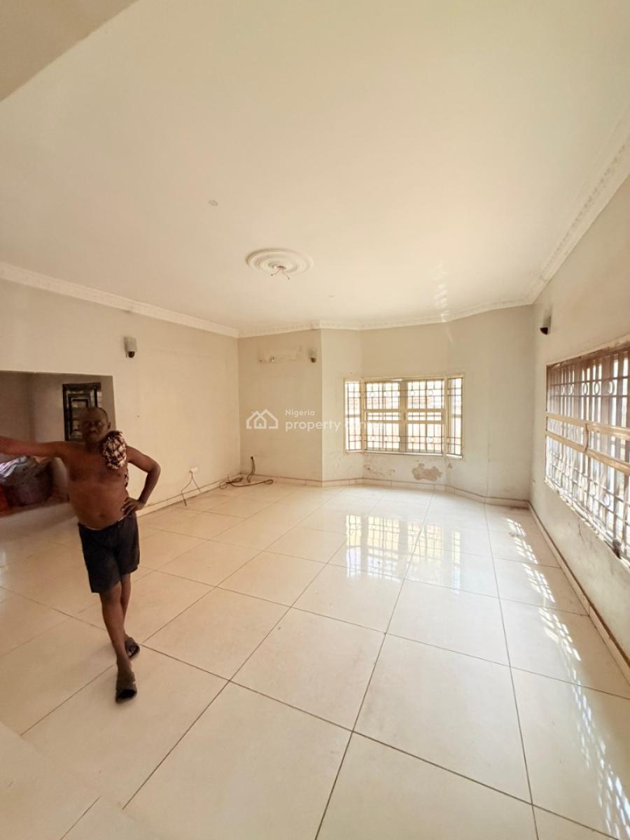 Distress 5 Bedroom Fully Detached with a Demolishable Structure, Gra Phase Two, Magodo, Lagos, Detached Duplex for Sale