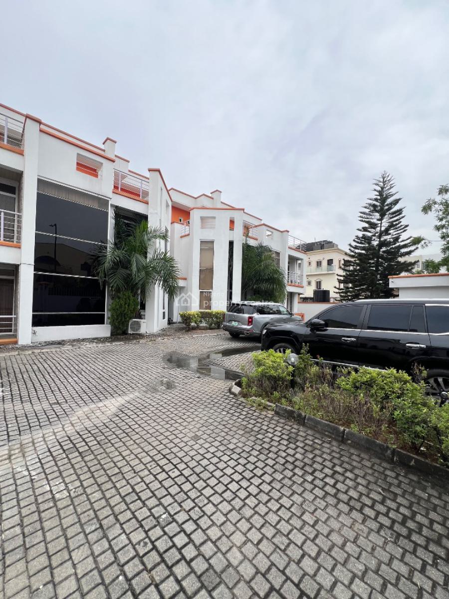Spacious 2 Bedroom Apartment with Bq, Off Admiralty, Lekki Phase 1, Lekki, Lagos, Flat / Apartment for Rent