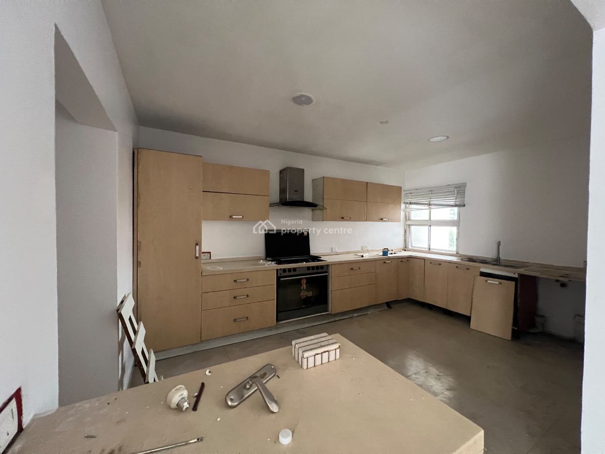 Spacious 2 Bedroom Apartment with Bq, Off Admiralty, Lekki Phase 1, Lekki, Lagos, Flat / Apartment for Rent