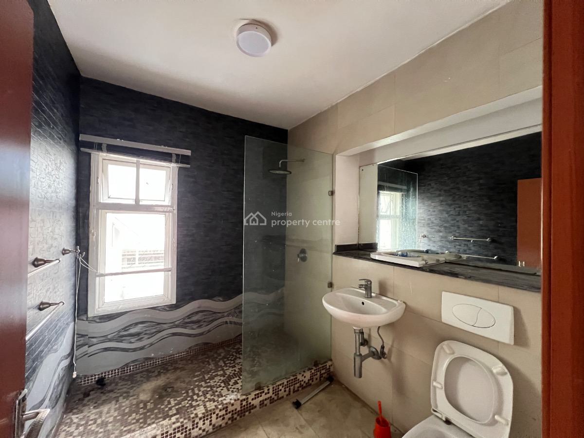 Spacious 2 Bedroom Apartment with Bq, Off Admiralty, Lekki Phase 1, Lekki, Lagos, Flat / Apartment for Rent