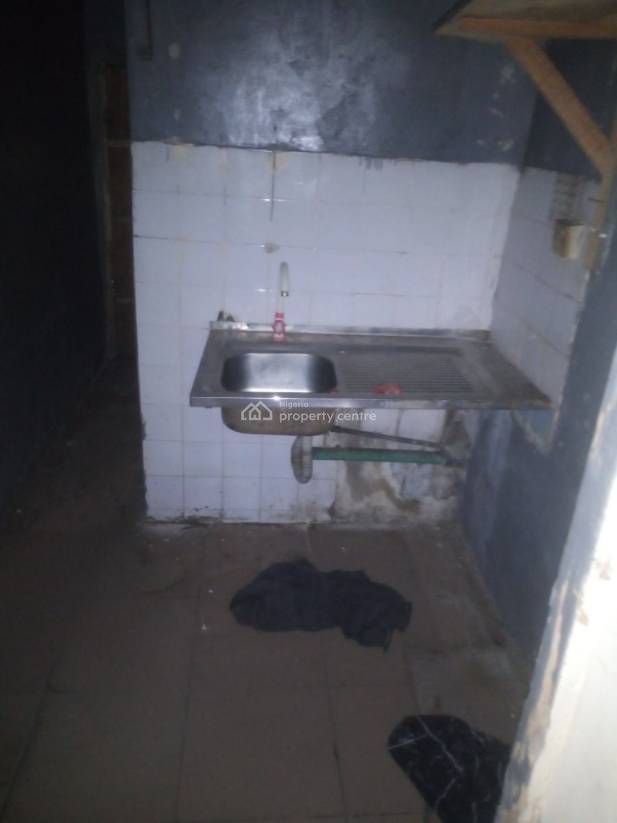 2bedroom, Off Adetola Aguda, Aguda, Surulere, Lagos, Flat / Apartment for Rent