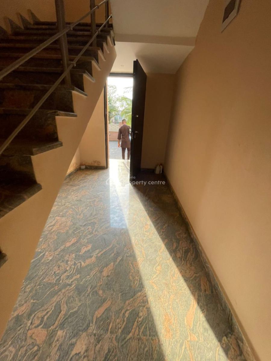 Luxurious 3bedroom Apartment with Bq, Guzape District, Abuja, Block of Flats for Sale