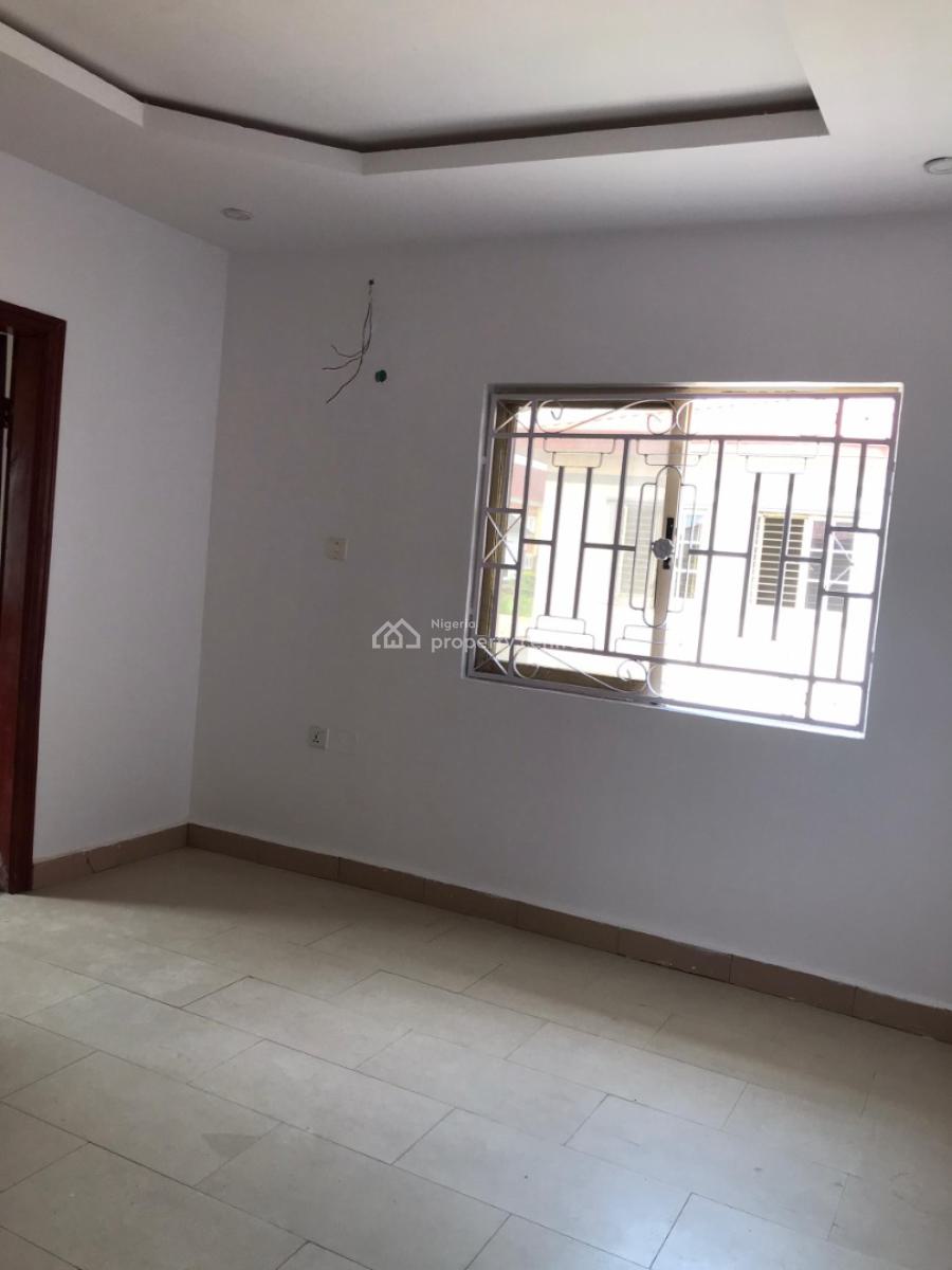 Newly Renovated and Standard Clean 2 Bedroom Flat  in Very, U3 Estate Lekki Right, Ikate, Lekki, Lagos, Flat / Apartment for Rent