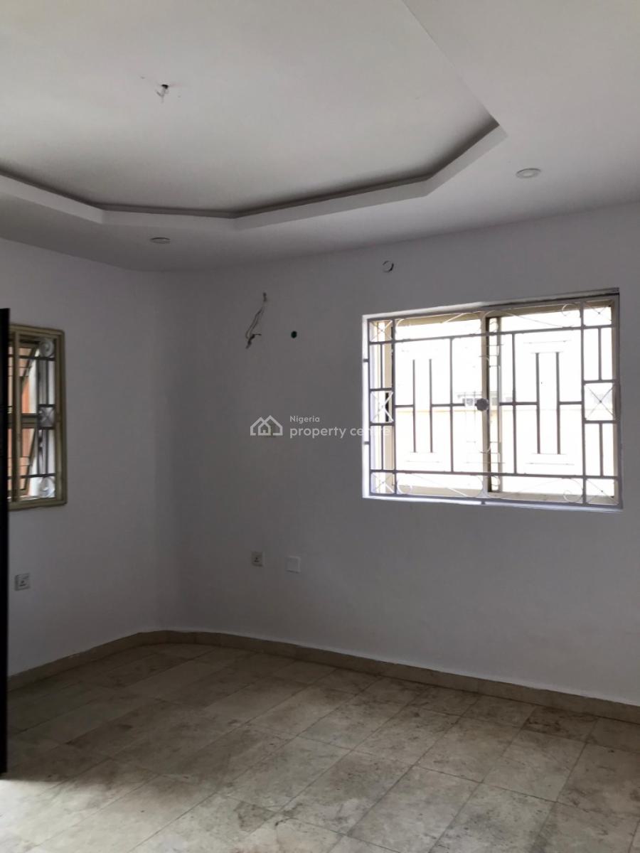 Newly Renovated and Standard Clean 2 Bedroom Flat  in Very, U3 Estate Lekki Right, Ikate, Lekki, Lagos, Flat / Apartment for Rent