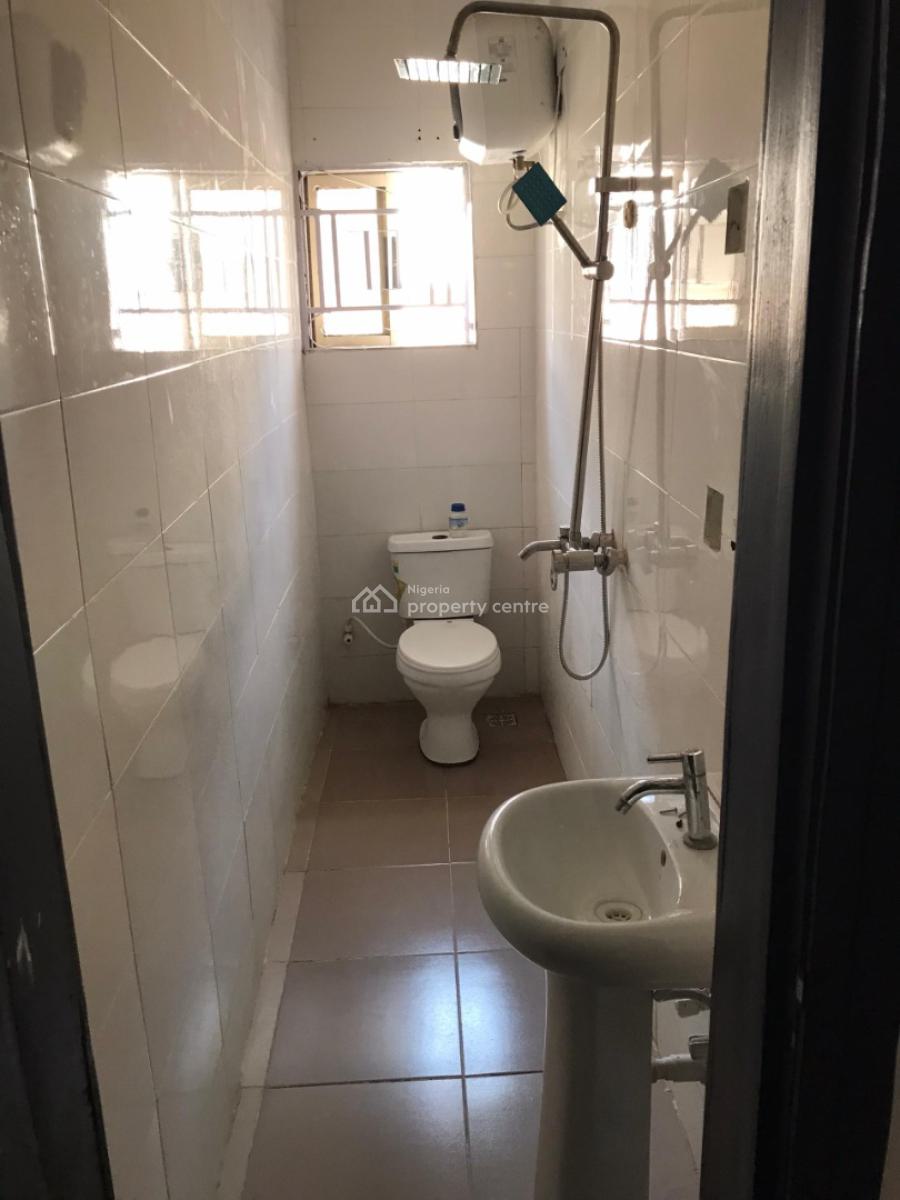 Newly Renovated and Standard Clean 2 Bedroom Flat  in Very, U3 Estate Lekki Right, Ikate, Lekki, Lagos, Flat / Apartment for Rent