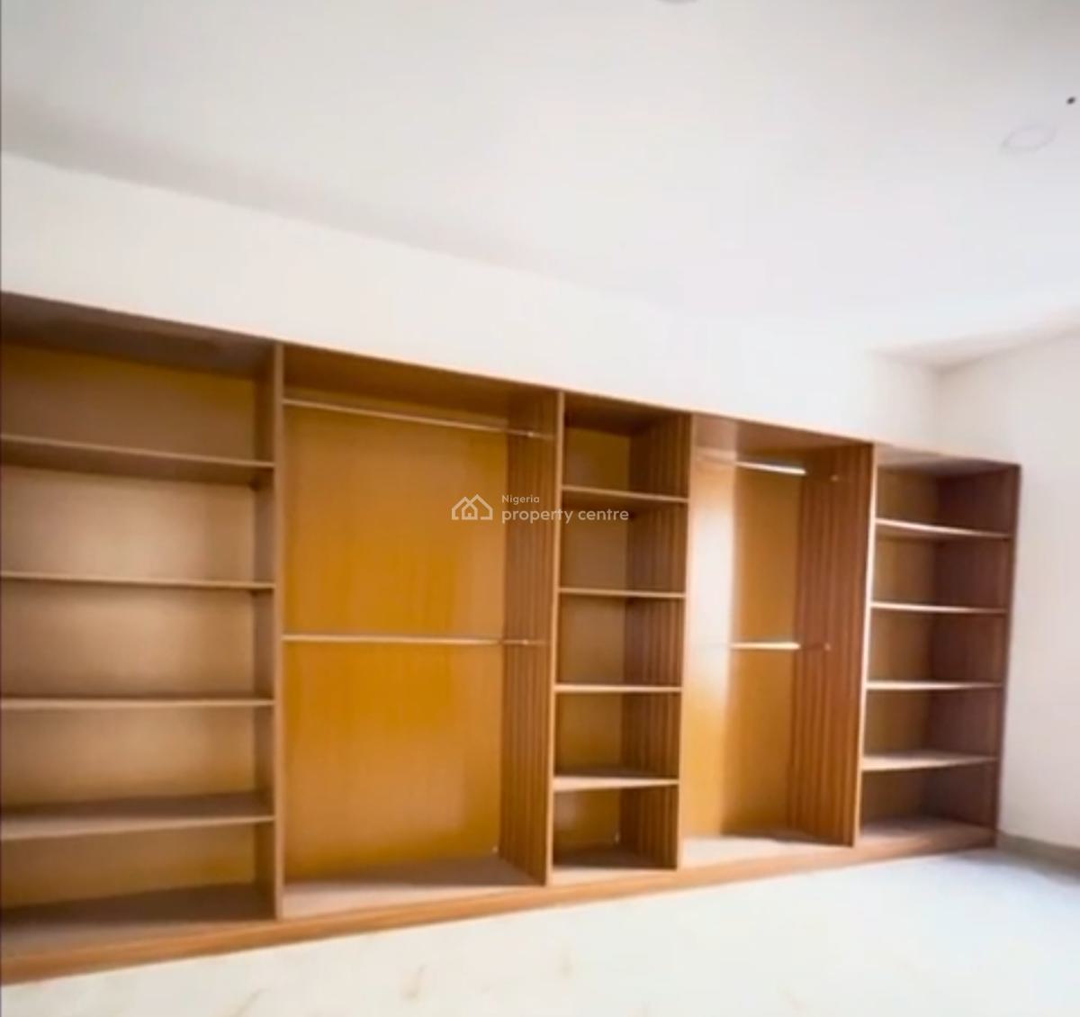 4 Bedroom Massive Walk-in Closet ⁠fully Fitted Kitchen, Family Lounge, Lekki Phase 1, Lekki, Lagos, Detached Duplex for Sale