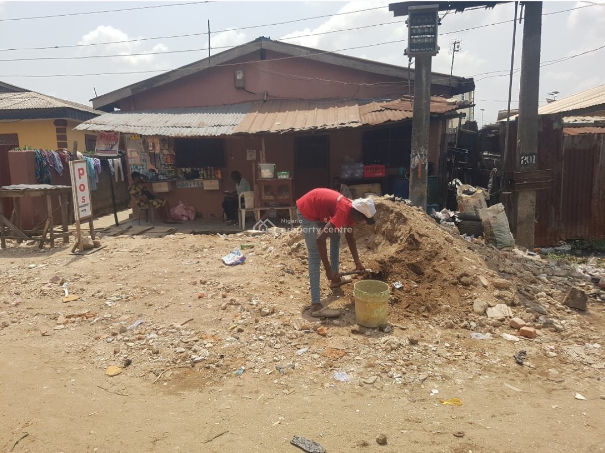 Half Plot of  Land Available for Closure, Taiwo Street, Oworonshoki, Shomolu, Lagos, Detached Bungalow for Sale