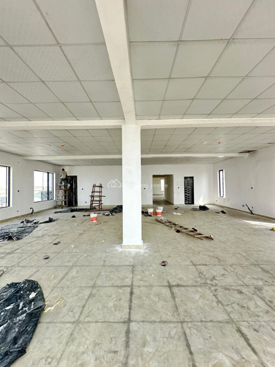 Complex Building in a Strategic Location Facing Lekki-epe Expressway &, Lekki Phase 1, Lekki, Lagos, Plaza / Complex / Mall for Rent