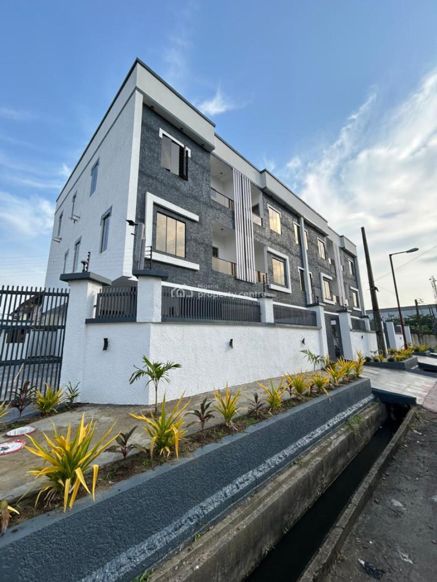 4 Bedroom Terrace Duplex with Self Compound, Lekki Phase 1, Lekki, Lagos, Terraced Duplex for Sale