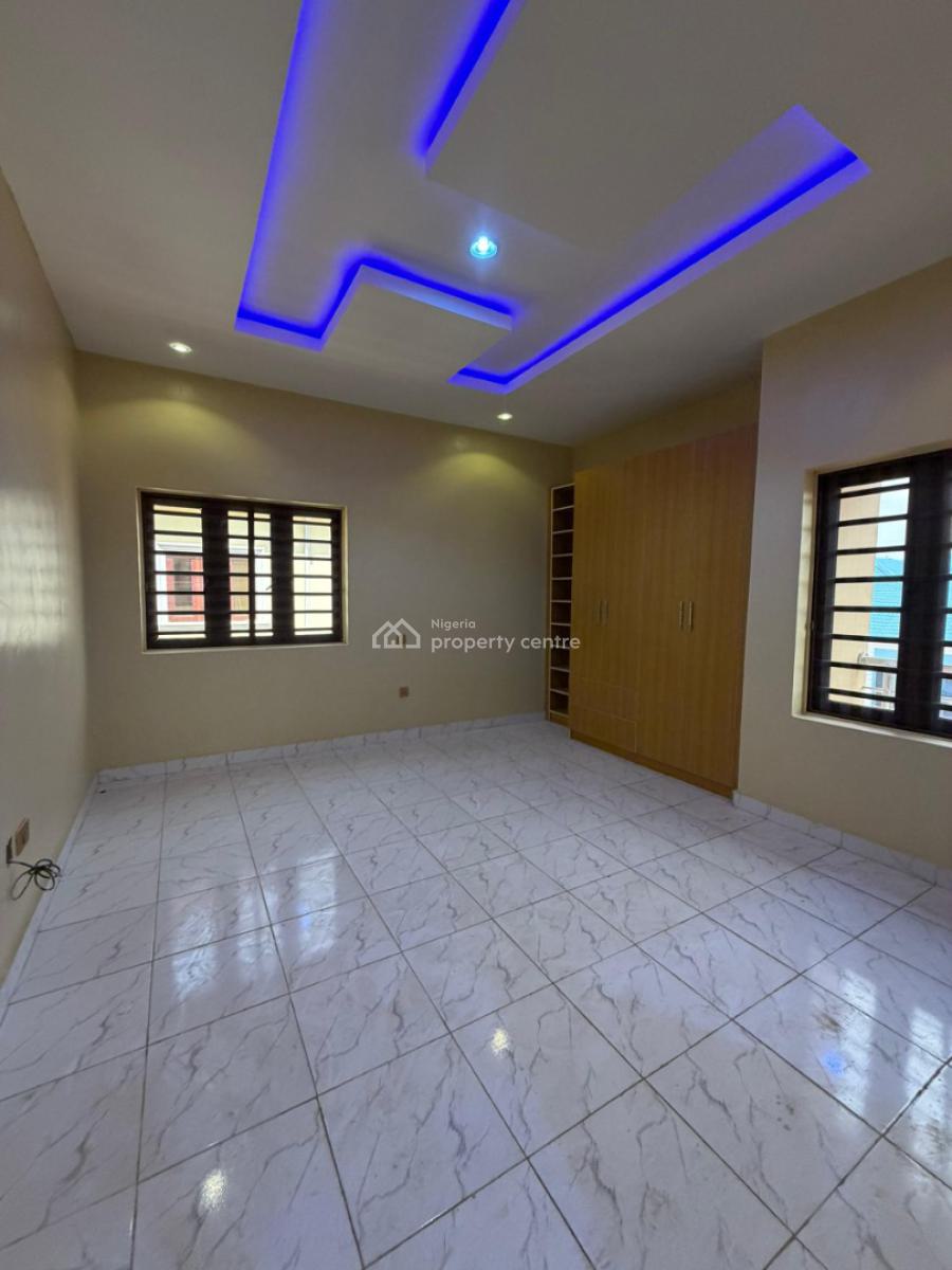 2 Bedroom Apartment, Alimosho, Lagos, Flat / Apartment for Sale