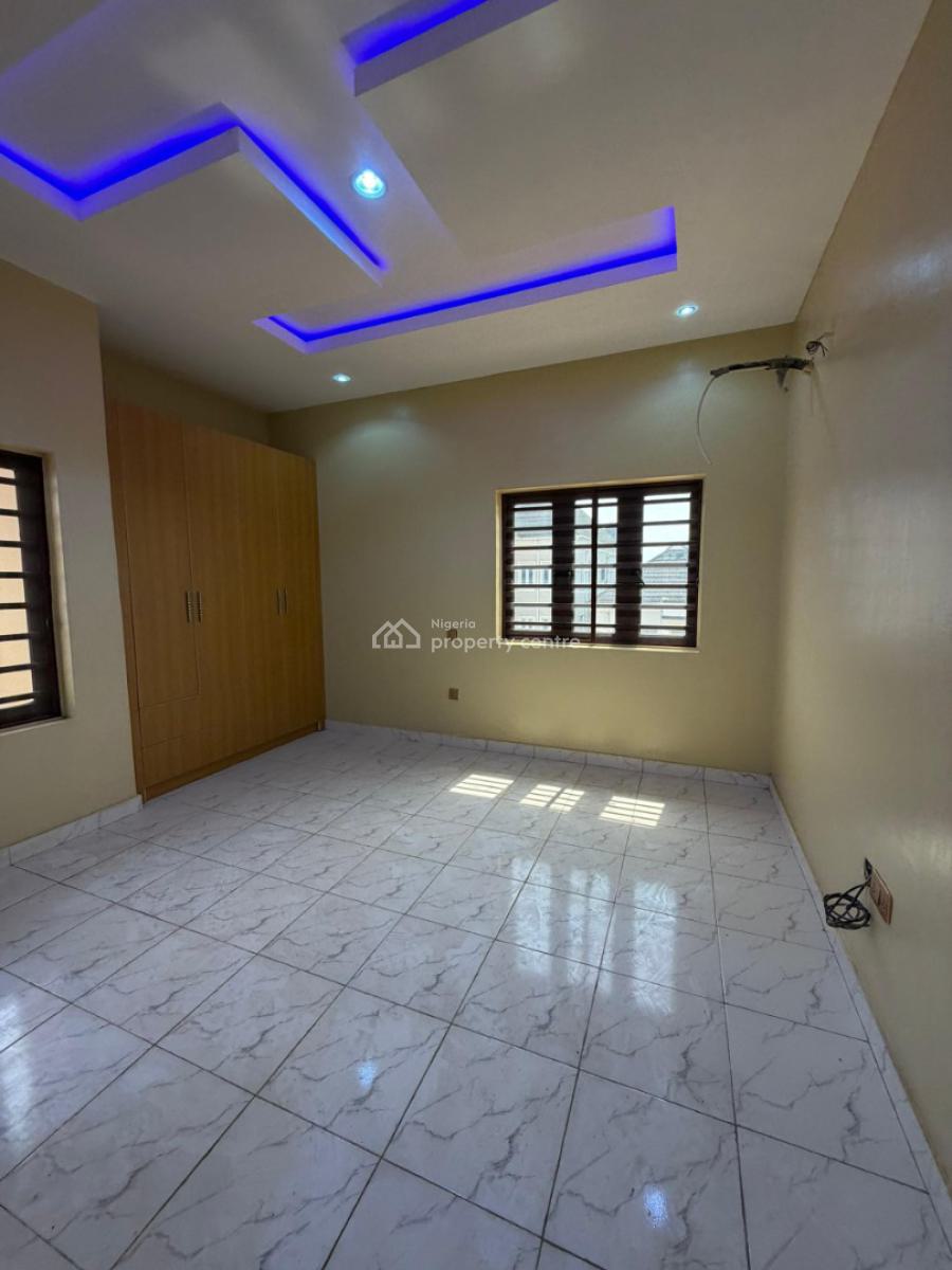 2 Bedroom Apartment, Alimosho, Lagos, Flat / Apartment for Sale