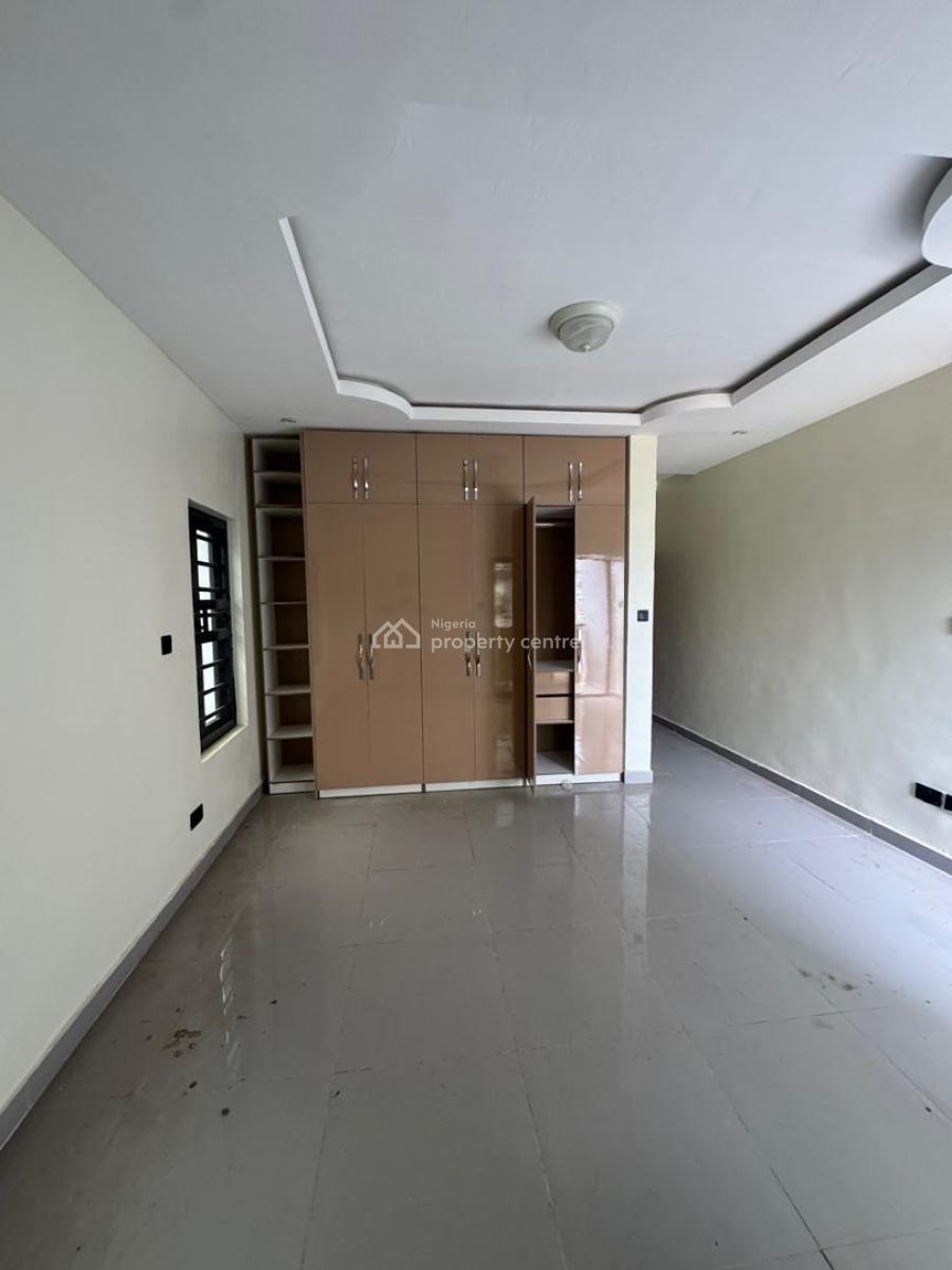 Decently Sized 2 Bedroom Apartment  with Swimming Pool Suitable, Lekki Phase 1, Lekki Phase 1, Lekki, Lagos, Block of Flats for Sale