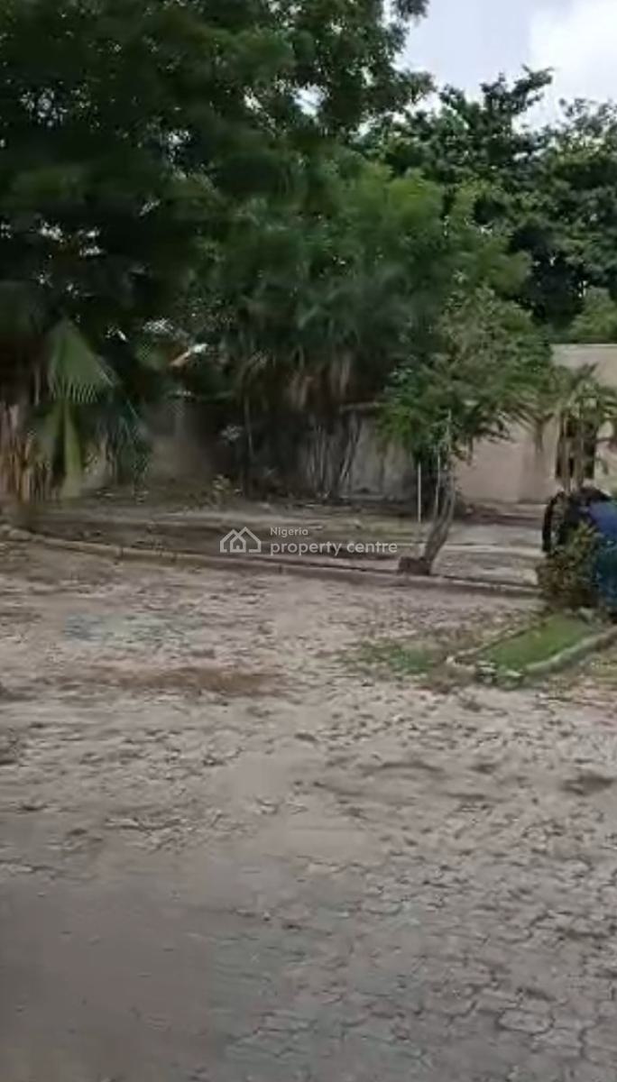 for Long Lease.   Good for Restaurant, Church, Wearhouse, Etc.  a Form, a Formal Gym in Victoria Island., Victoria Island (vi), Lagos, Commercial Property for Rent