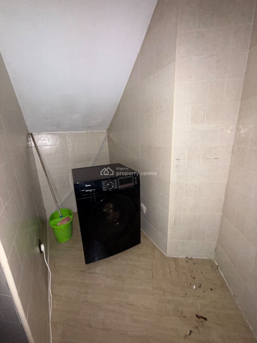 One Bedroom Apartment with Swimming Pool and Gym, Lekki Phase 1, Lekki, Lagos, Flat / Apartment for Rent