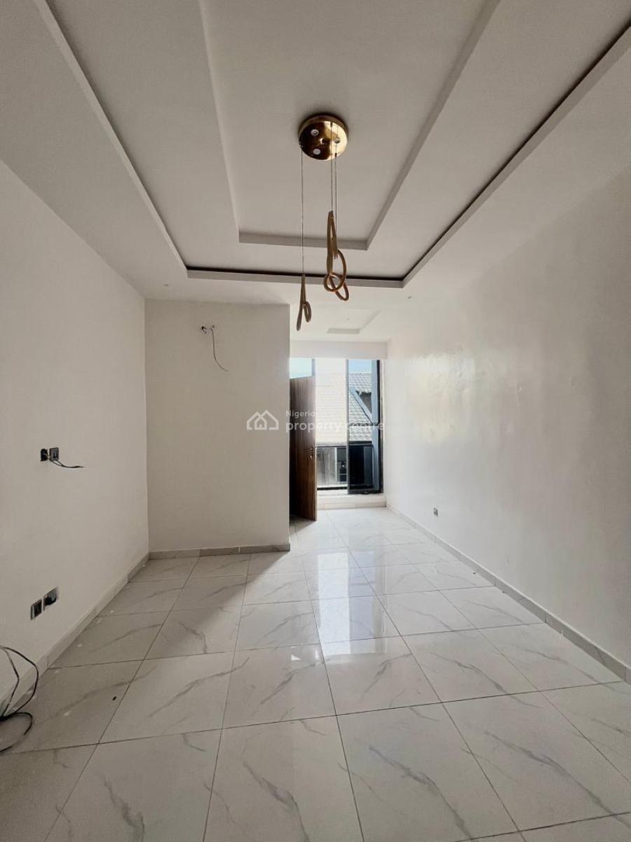 Well Finished 2 Bedroom Apartment with Swimming Pool in Ologolo, Ologolo, Lekki, Lagos, Flat / Apartment for Sale