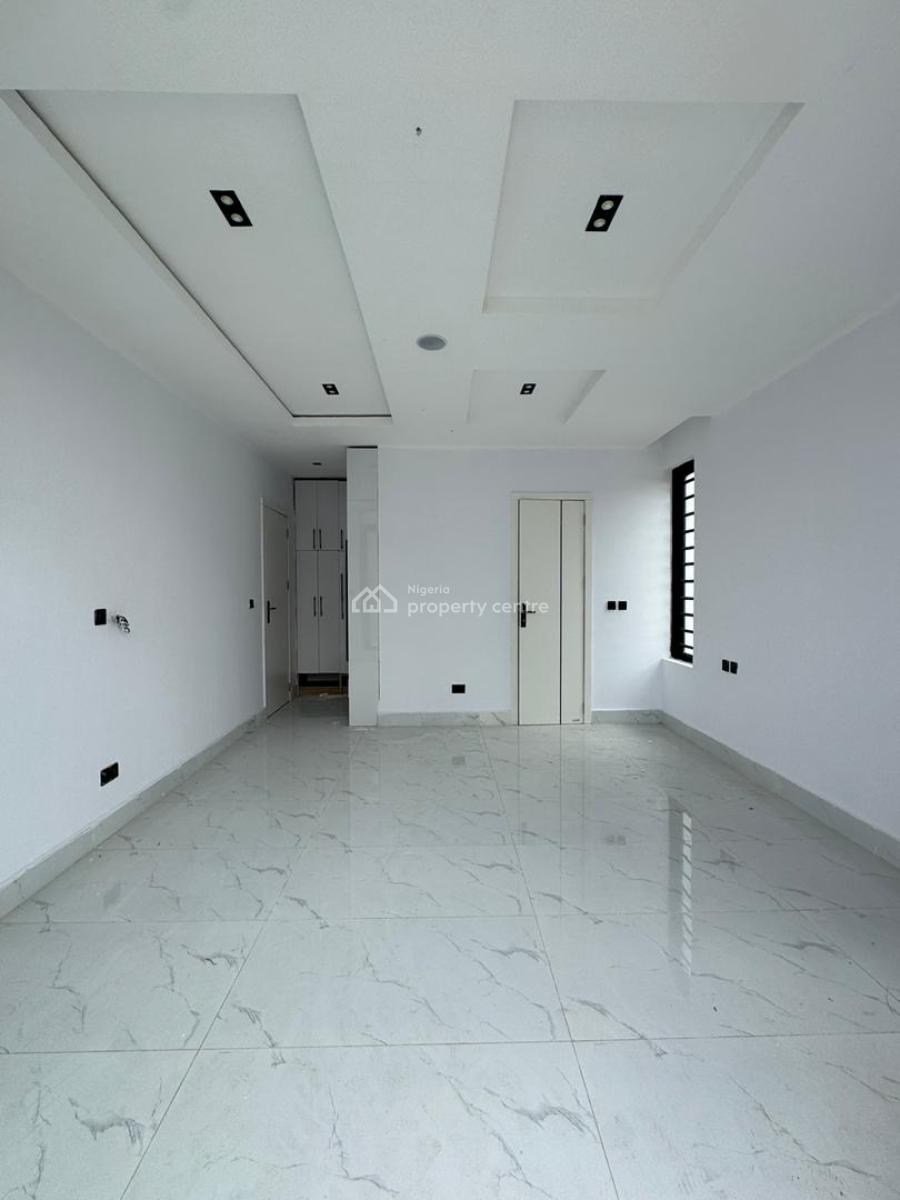 Investment Worthy 2 Bedroom Apartment  with Elevator,gym House ,perfec, Lekki Phase 1, Lekki, Lagos, Flat / Apartment for Sale