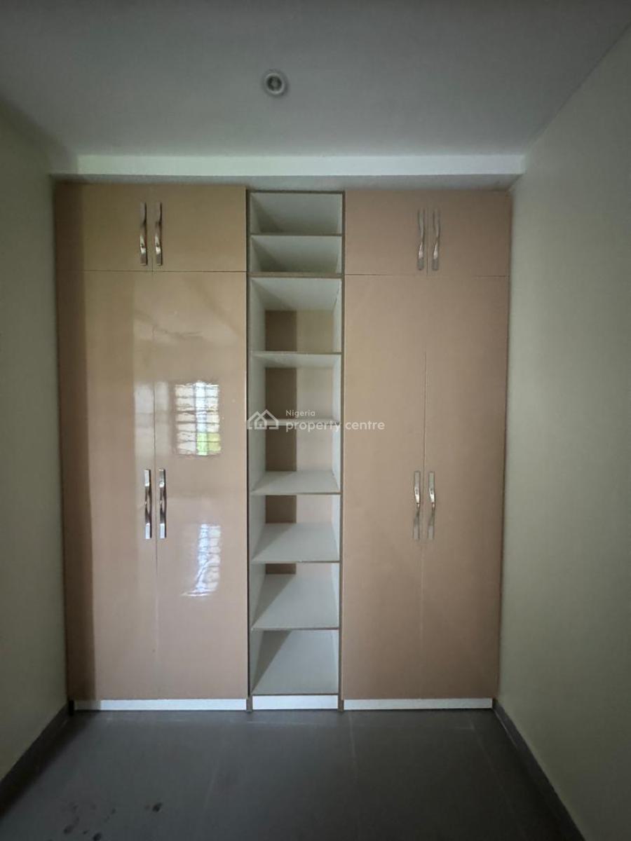 Decently Sized 2 Bedroom Apartment  with Swimming Pool Suitable for Sh, Ikate, Lekki, Lagos, Flat / Apartment for Sale