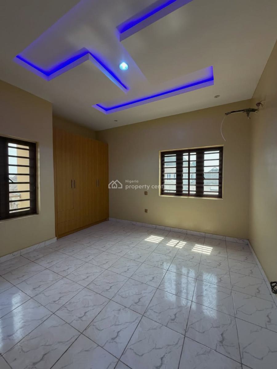 2 Bedroom Apartment, Alimosho, Lagos, Block of Flats for Sale