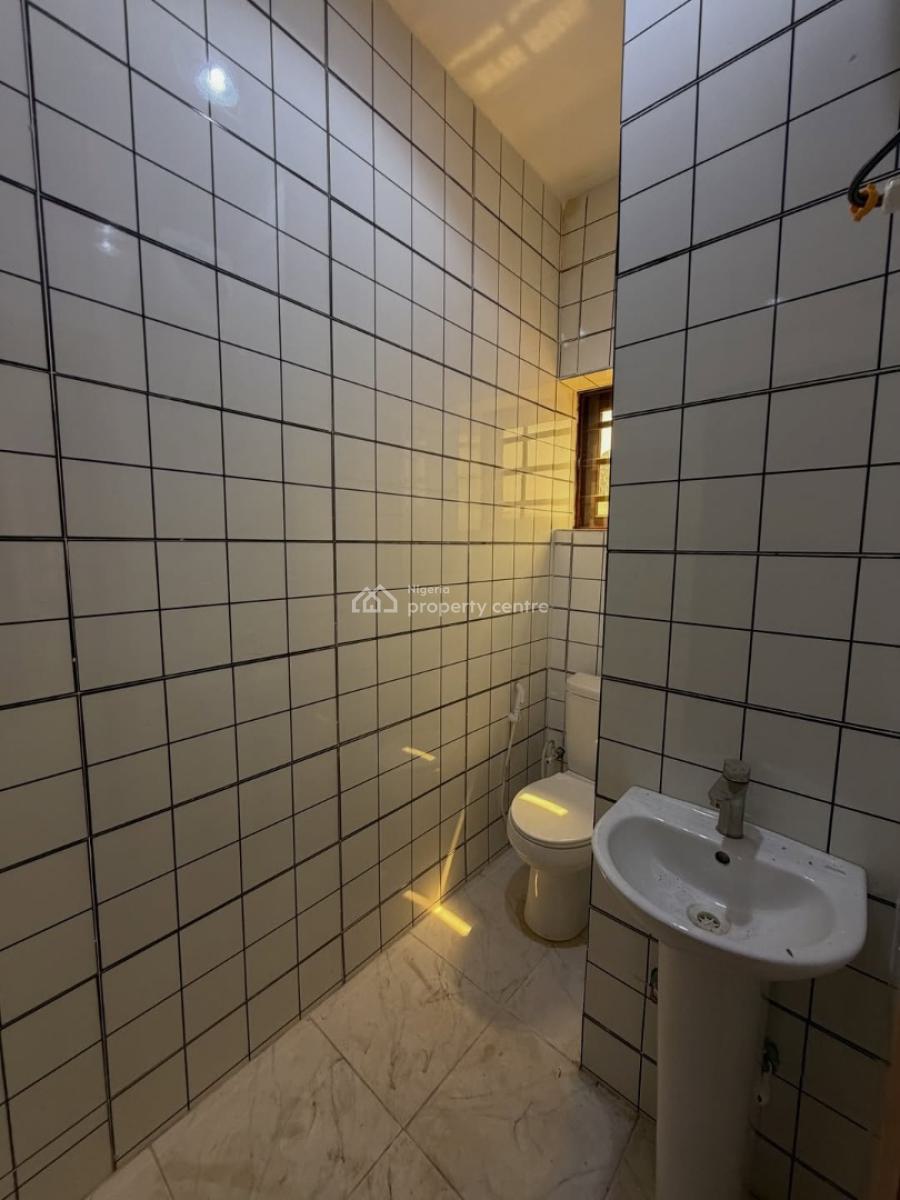 2 Bedroom Apartment, Alimosho, Lagos, Block of Flats for Sale