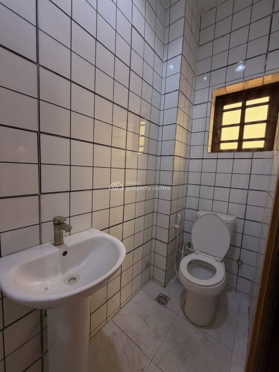 2 Bedroom Apartment, Alimosho, Lagos, Block of Flats for Sale