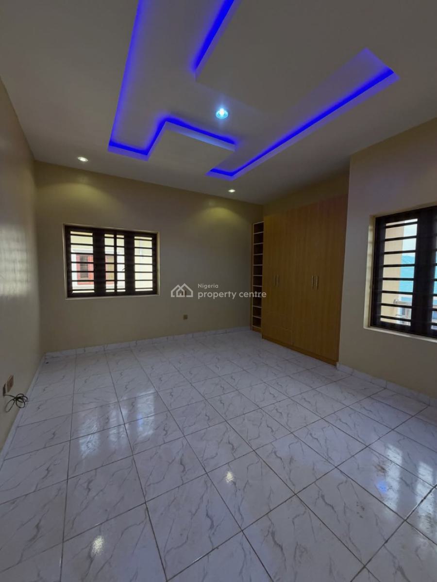 2 Bedroom Apartment, Alimosho, Lagos, Block of Flats for Sale