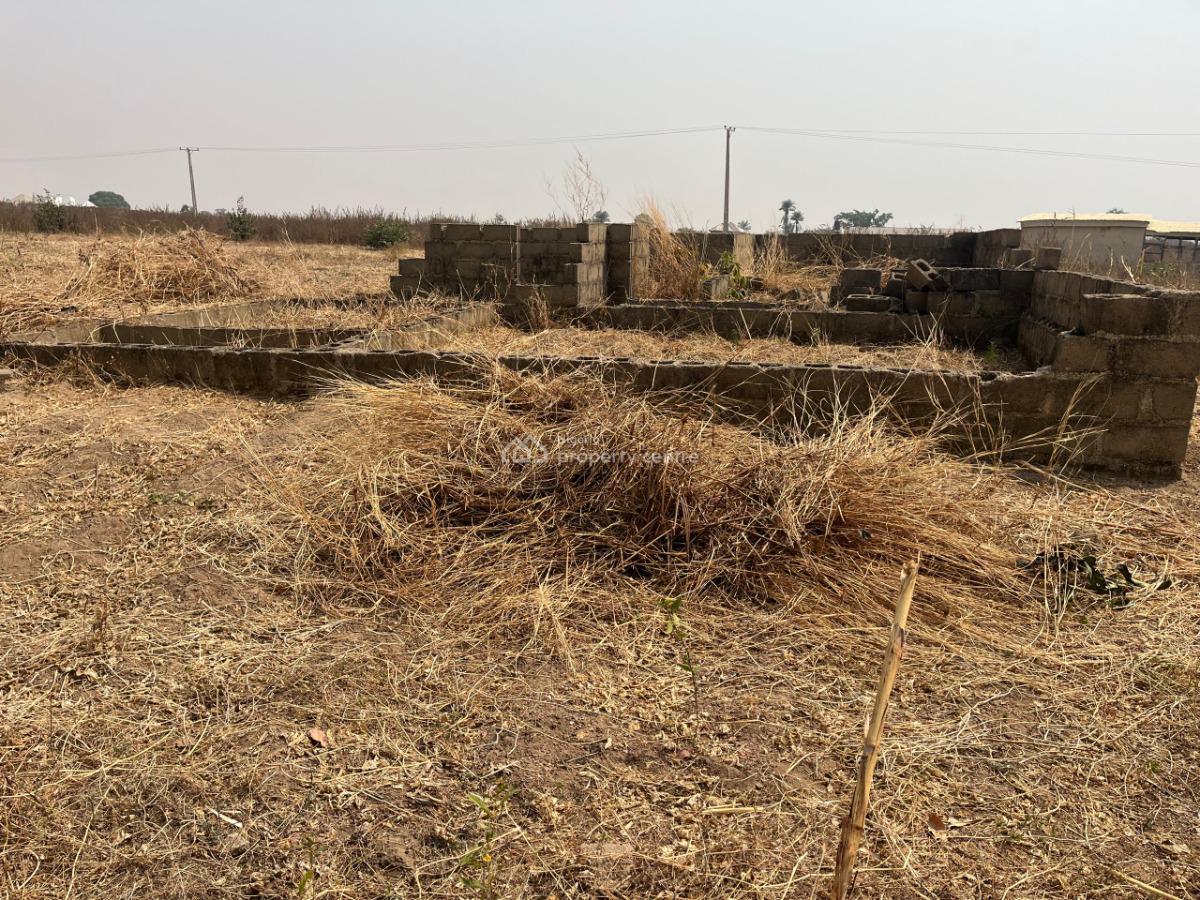 Plot with Structure, Agigaram Layout, Bwari, Abuja, Detached Bungalow for Sale