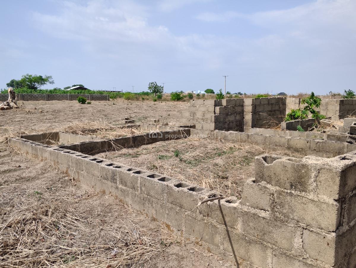 Plot with Structure, Agigaram Layout, Bwari, Abuja, Detached Bungalow for Sale