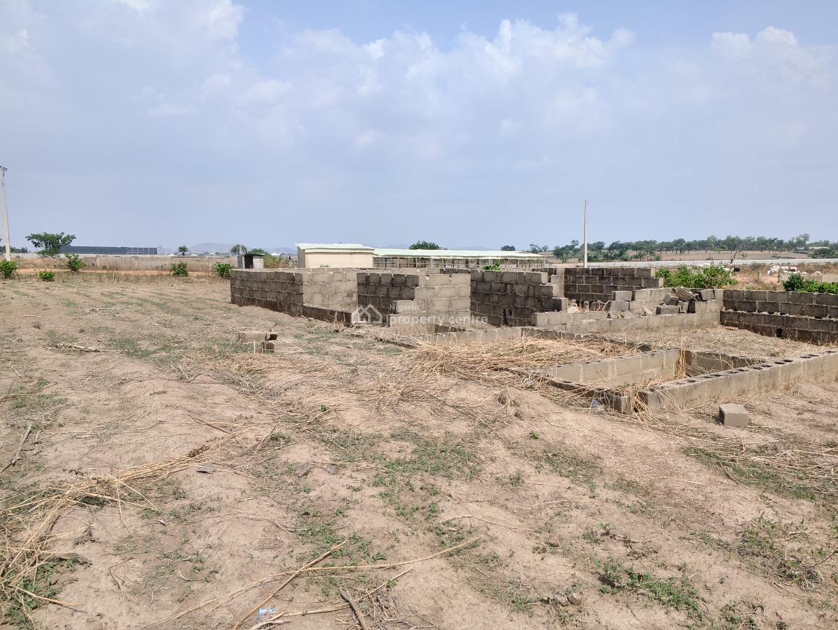 Plot with Structure, Agigaram Layout, Bwari, Abuja, Detached Bungalow for Sale