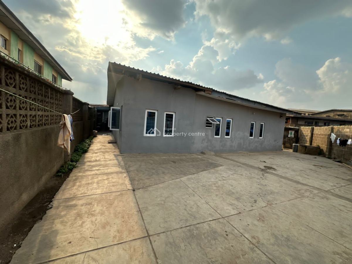 3 Bedroom Bungalow with Room and Palour Self Contain, Ashi, New Bodija, Ibadan, Oyo, Block of Flats for Sale