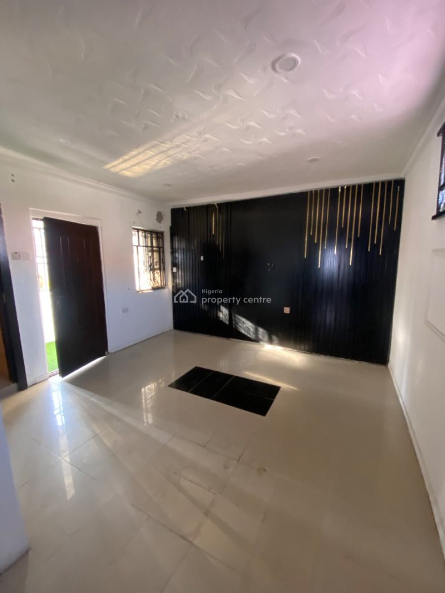 Grab This Offer of 1bedroom Penthouse Flat with 2toilet and Study Room, Off Admiralty Way, Lekki Phase 1, Lekki, Lagos, Mini Flat (room and Parlour) for Rent