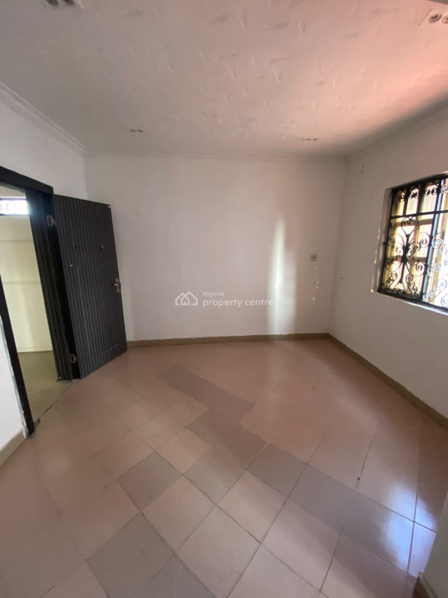 Grab This Offer of 1bedroom Penthouse Flat with 2toilet and Study Room, Off Admiralty Way, Lekki Phase 1, Lekki, Lagos, Mini Flat (room and Parlour) for Rent