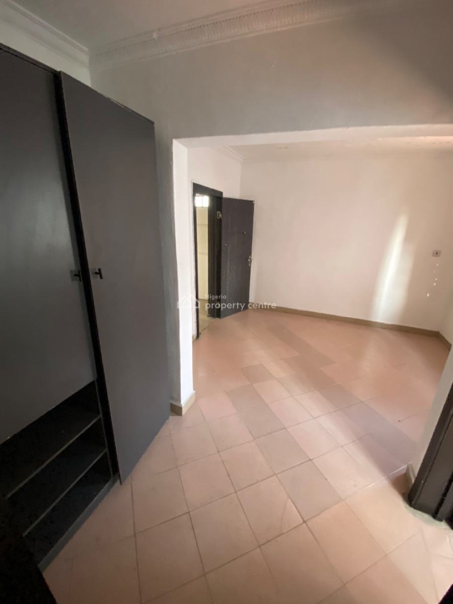 Grab This Offer of 1bedroom Penthouse Flat with 2toilet and Study Room, Off Admiralty Way, Lekki Phase 1, Lekki, Lagos, Mini Flat (room and Parlour) for Rent