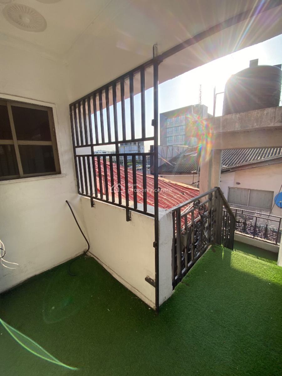 Grab This Offer of 1bedroom Penthouse Flat with 2toilet and Study Room, Off Admiralty Way, Lekki Phase 1, Lekki, Lagos, Mini Flat (room and Parlour) for Rent