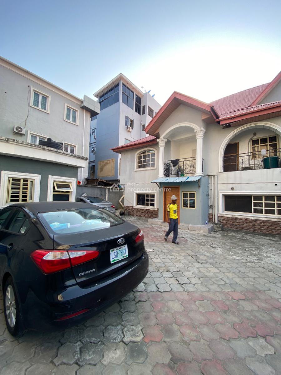 Grab This Offer of 1bedroom Penthouse Flat with 2toilet and Study Room, Off Admiralty Way, Lekki Phase 1, Lekki, Lagos, Mini Flat (room and Parlour) for Rent