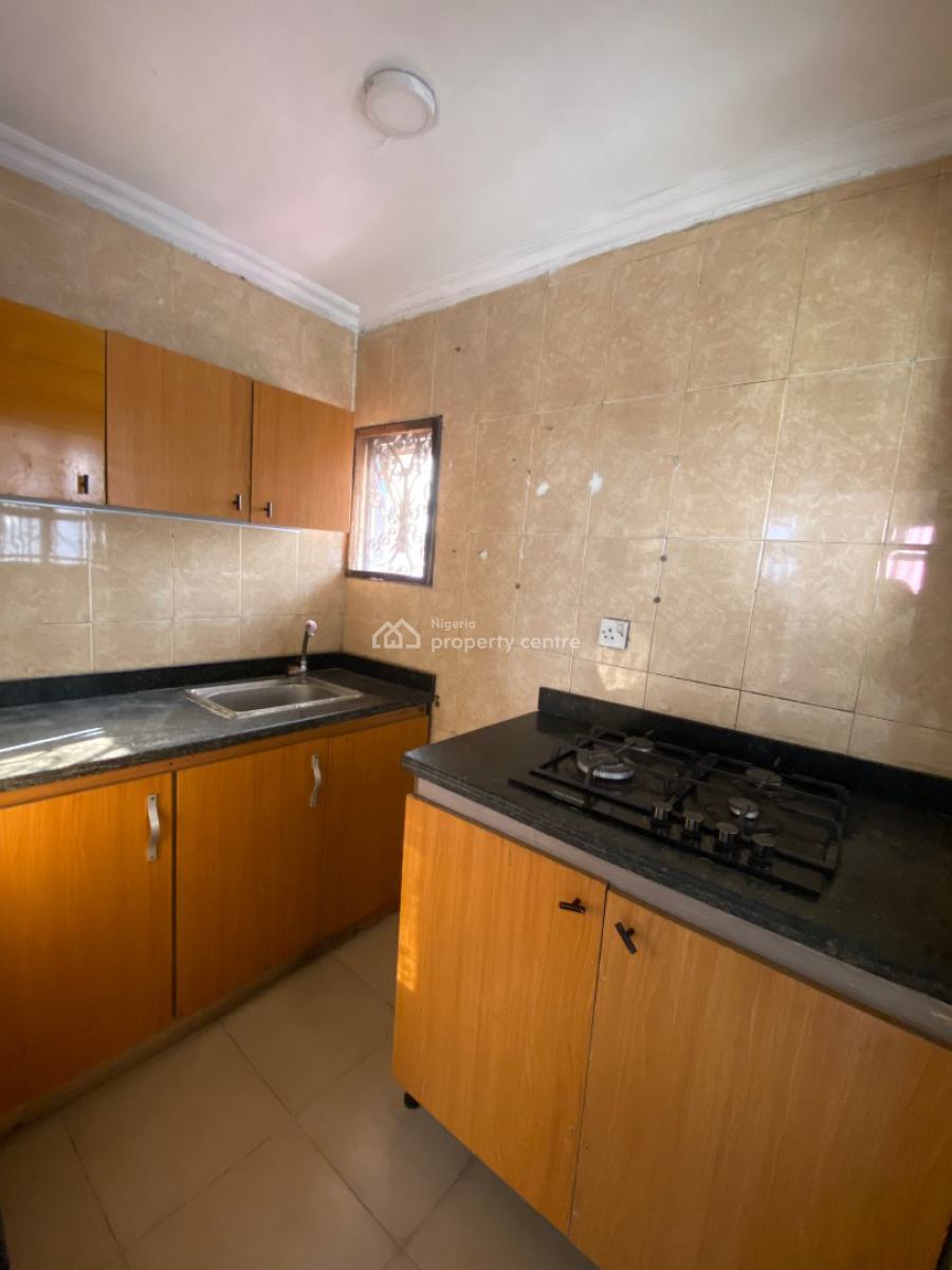 Grab This Offer of 1bedroom Penthouse Flat with 2toilet and Study Room, Off Admiralty Way, Lekki Phase 1, Lekki, Lagos, Mini Flat (room and Parlour) for Rent
